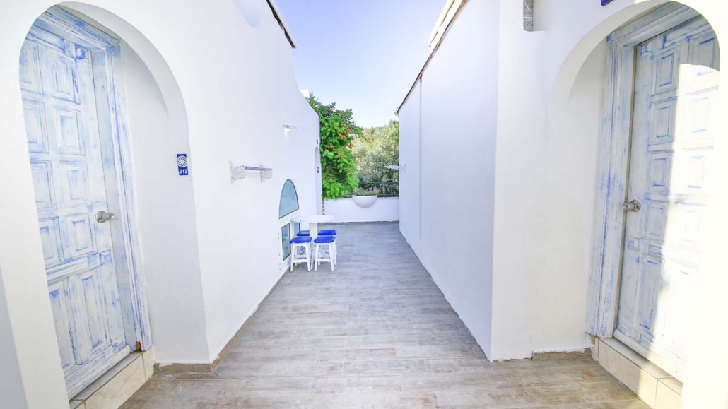 Costa Bodrum City Hotel bahçe ve havuz görünümü